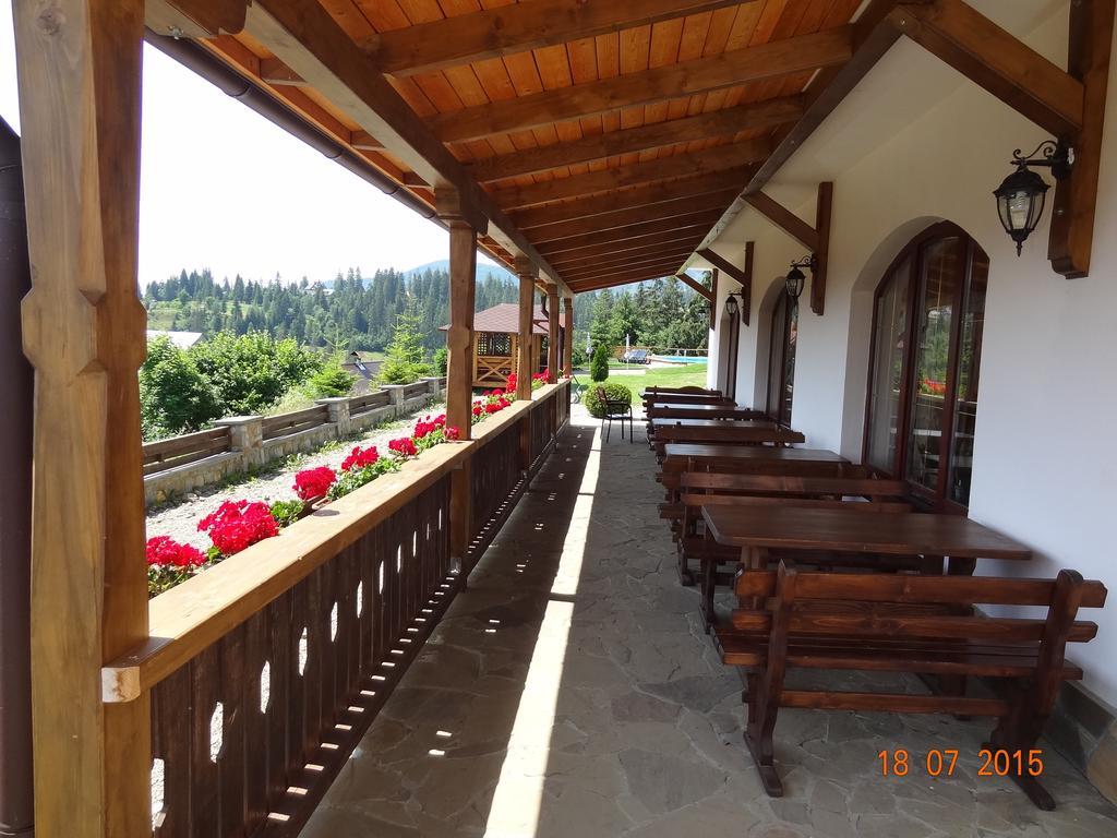 ホテル Alpenhof Pansion スラブスク エクステリア 写真