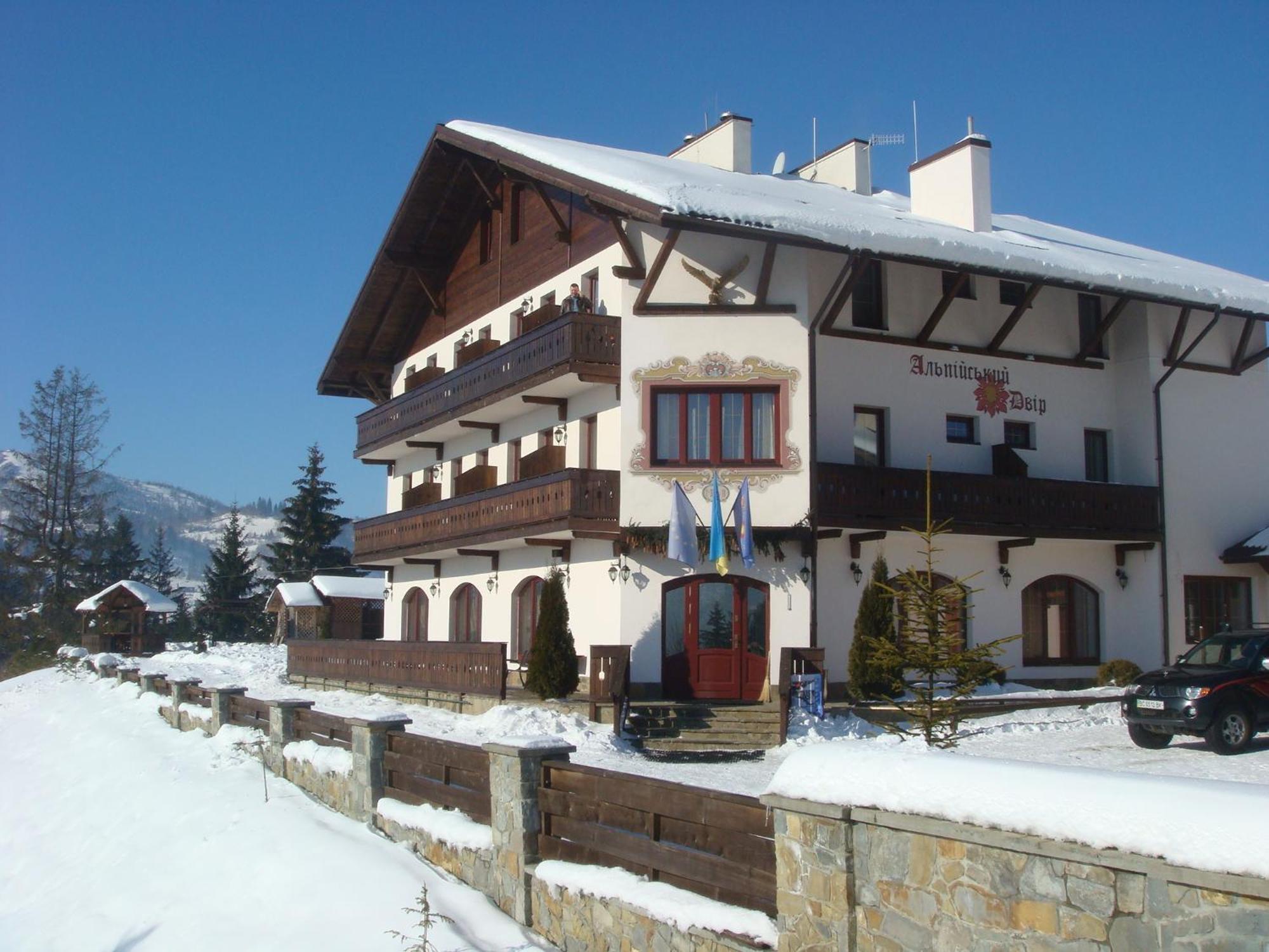 ホテル Alpenhof Pansion スラブスク エクステリア 写真