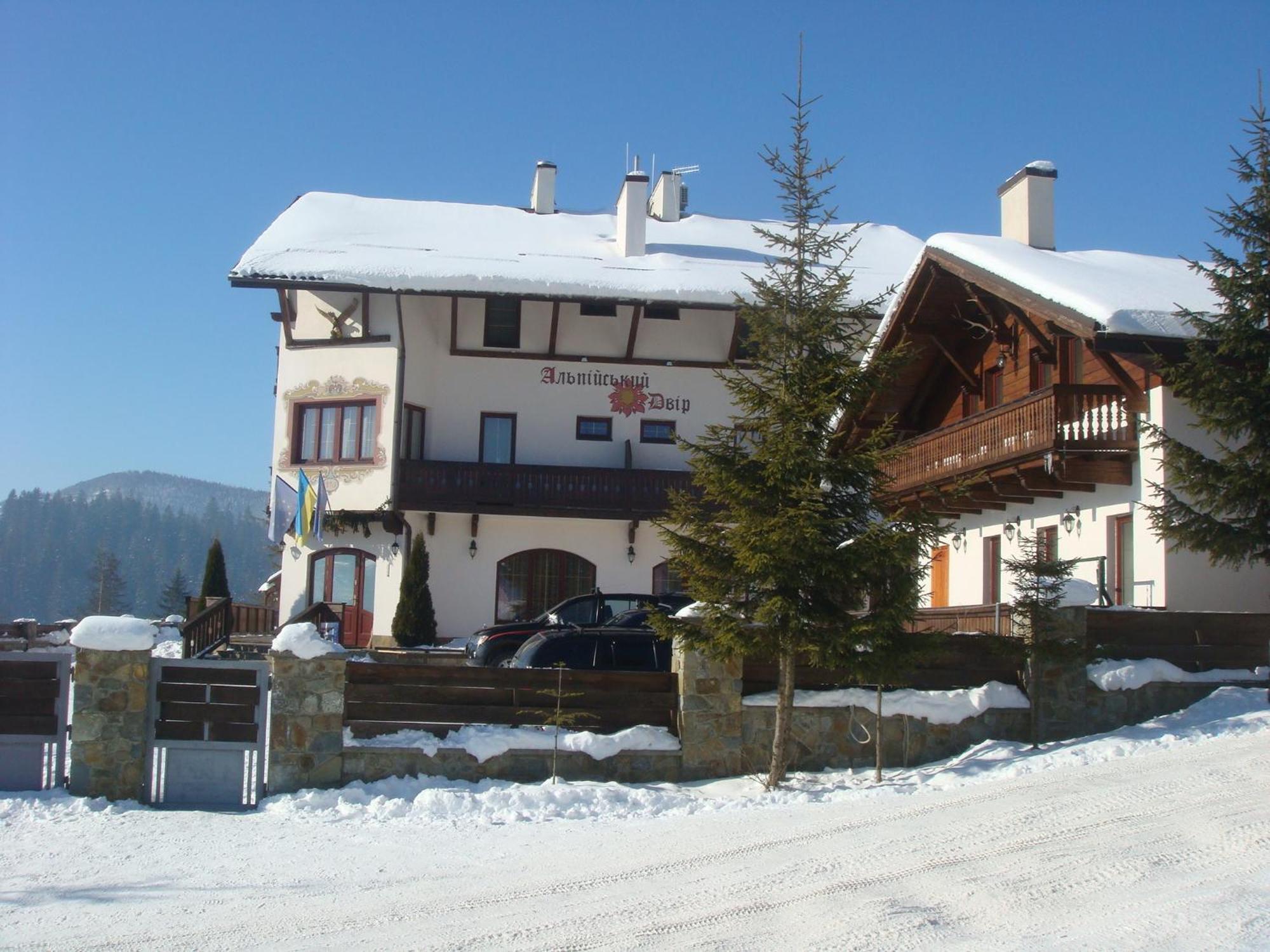 ホテル Alpenhof Pansion スラブスク エクステリア 写真