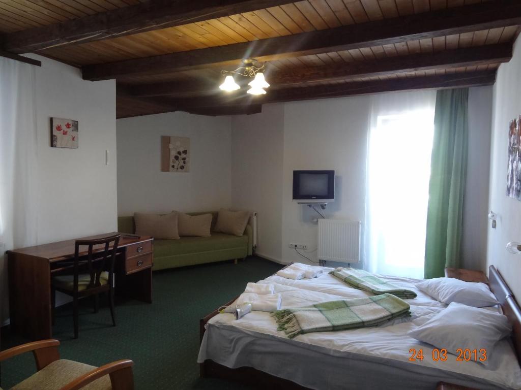 ホテル Alpenhof Pansion スラブスク 部屋 写真