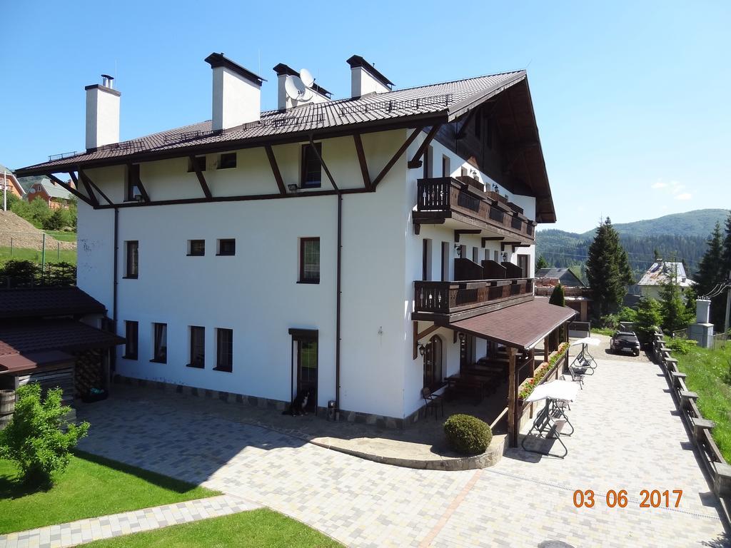 ホテル Alpenhof Pansion スラブスク エクステリア 写真
